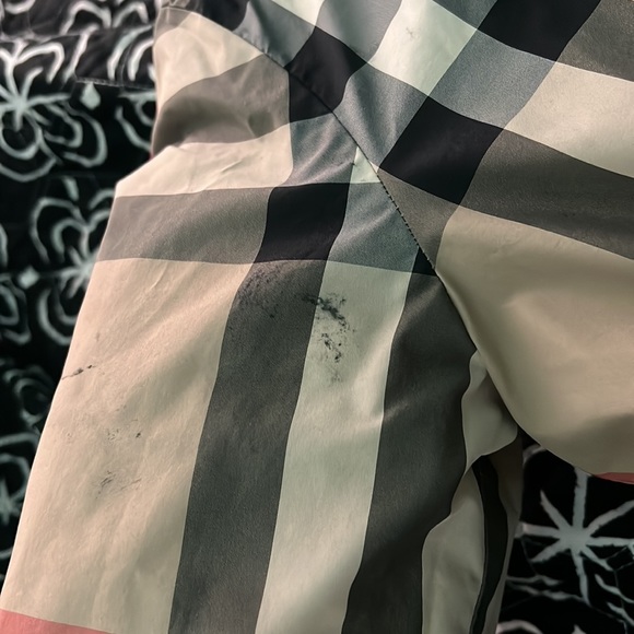 Burberry kids jacket size 6 has 2 lil black stains but coat is in very good care - Picture 2 of 6